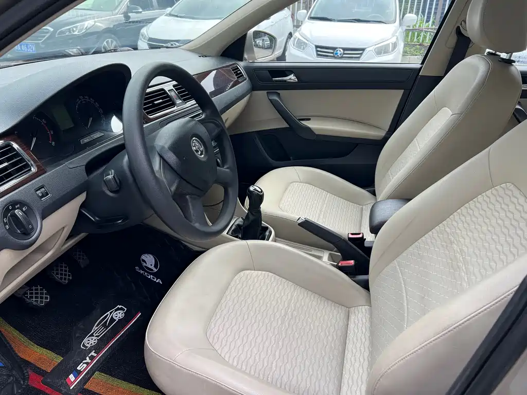 Skoda Rapid 2013 1.6L MT