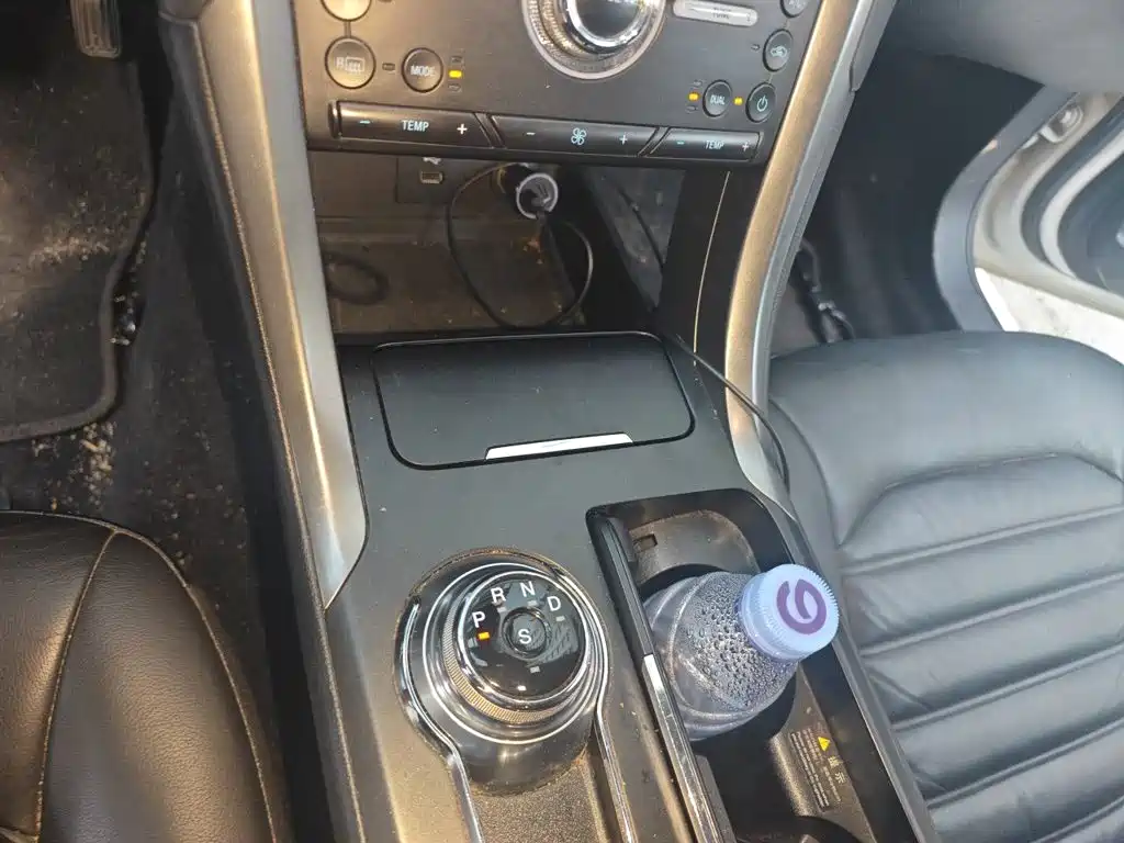 Ford Mondeo — миниатюра 7