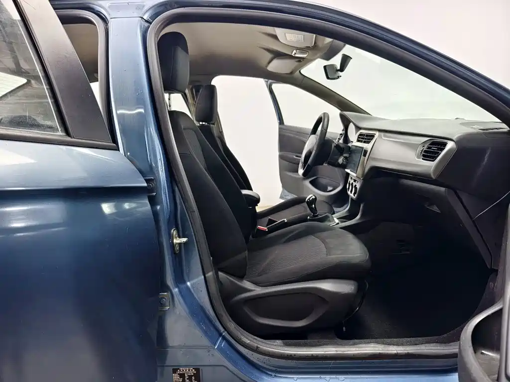 Citroen Elysee — миниатюра 13