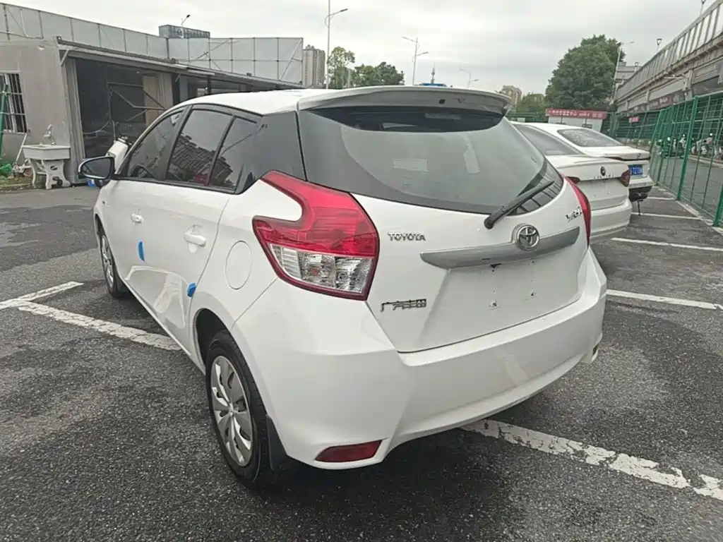 Toyota Yaris L — миниатюра 5