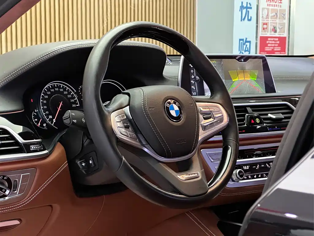 BMW 7 Series — миниатюра 9