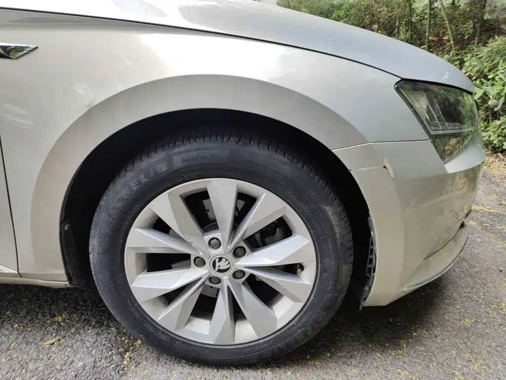 Skoda Superb — миниатюра 8