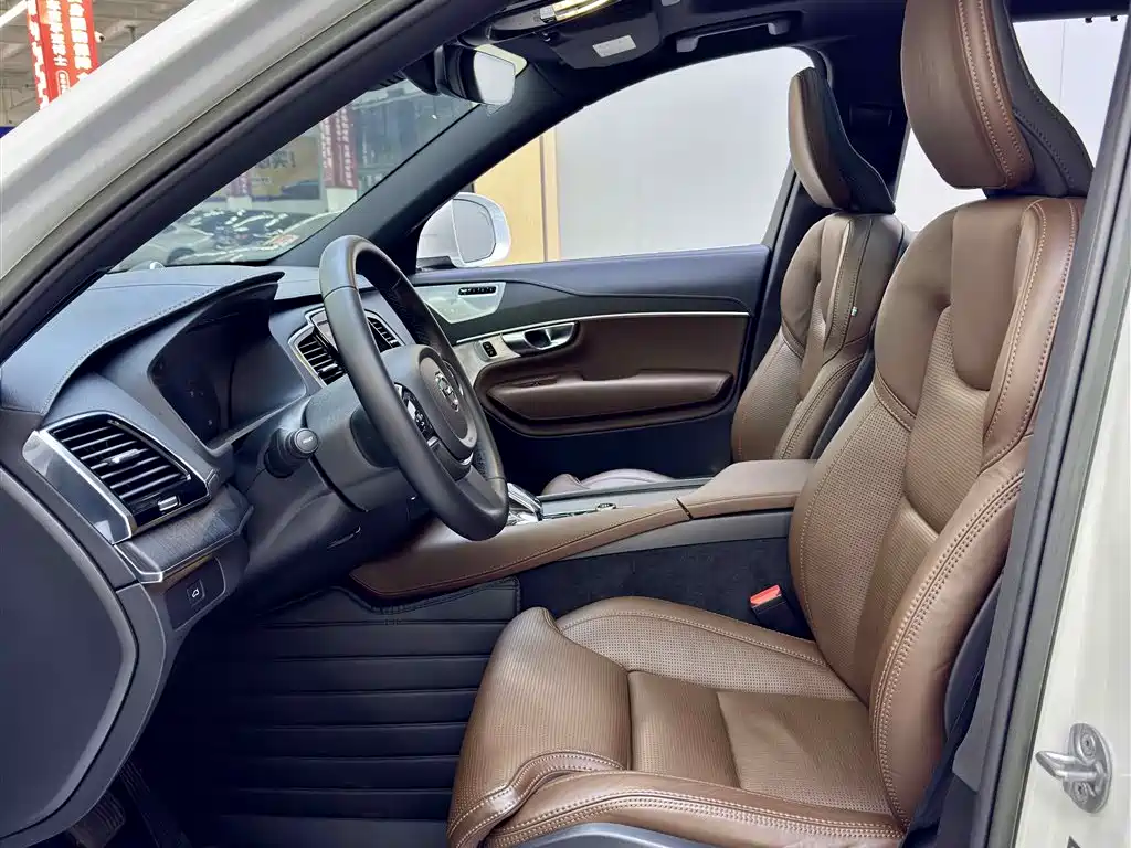 Volvo XC90 — миниатюра 7