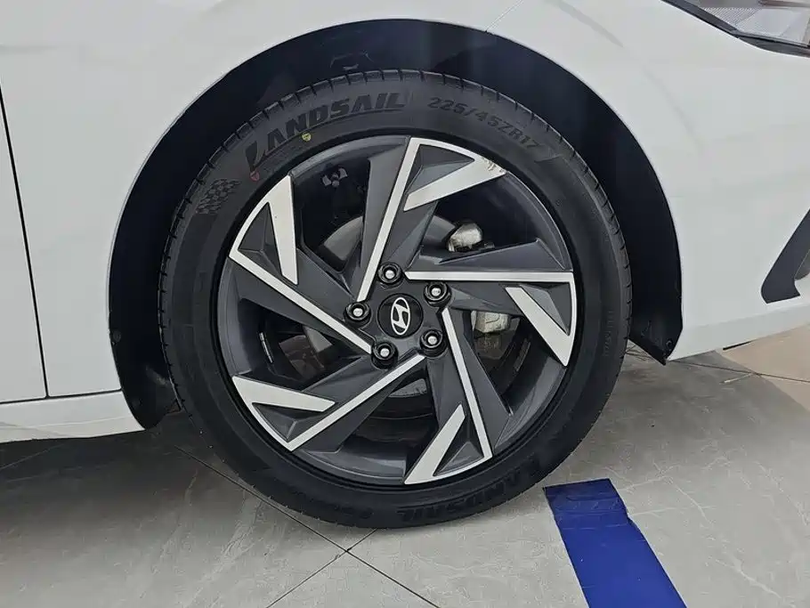 Hyundai Elantra — миниатюра 6