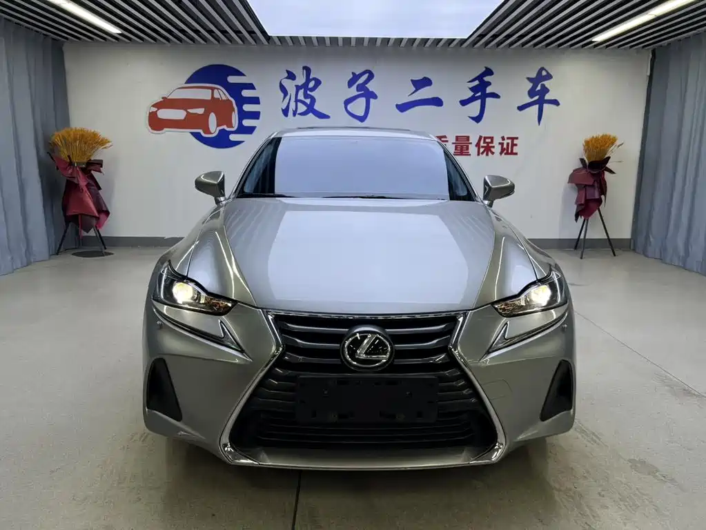 Lexus IS 2017 300 Lead