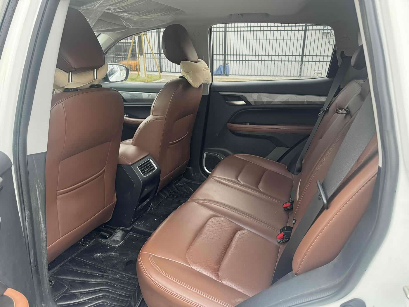 Geely Emgrand X6 1.4 л 2022 г. Белый, пробег 20000 км