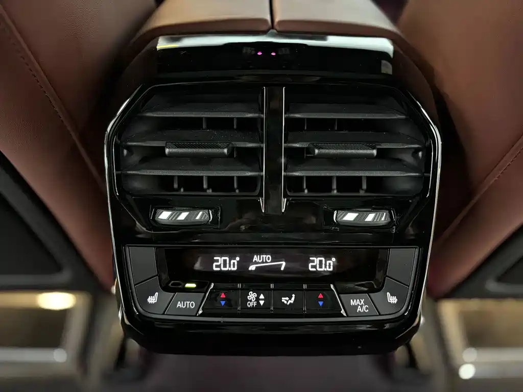 BMW iX M60 — миниатюра 20