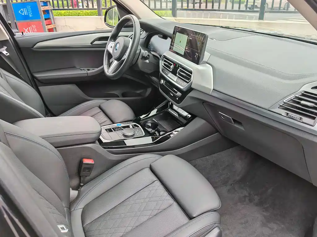 BMW iX3 — миниатюра 17