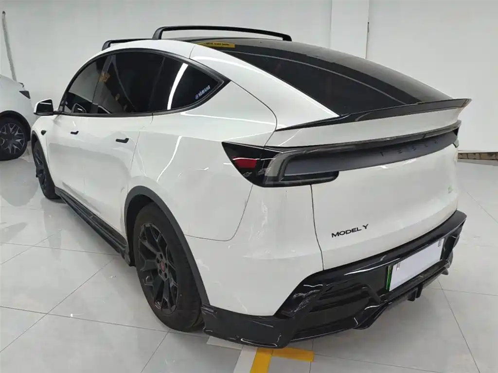 Tesla Model Y L