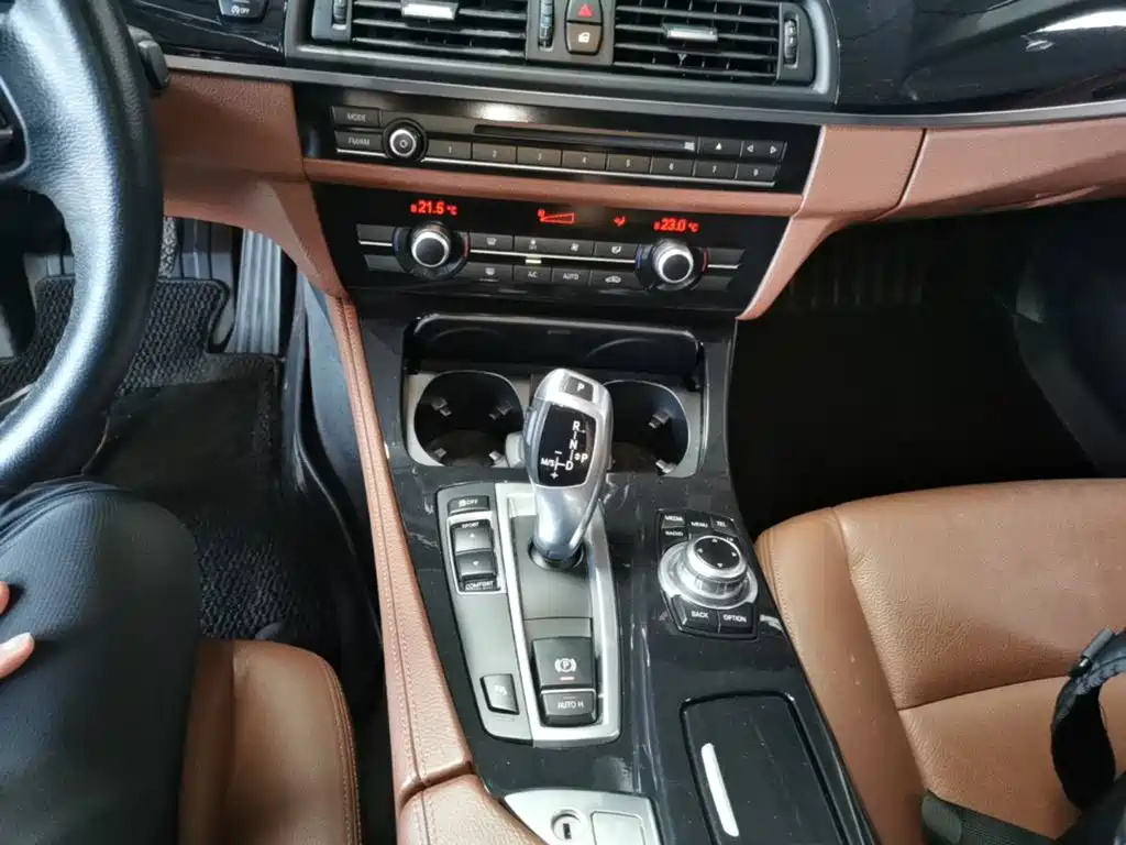BMW 5 Series — миниатюра 14