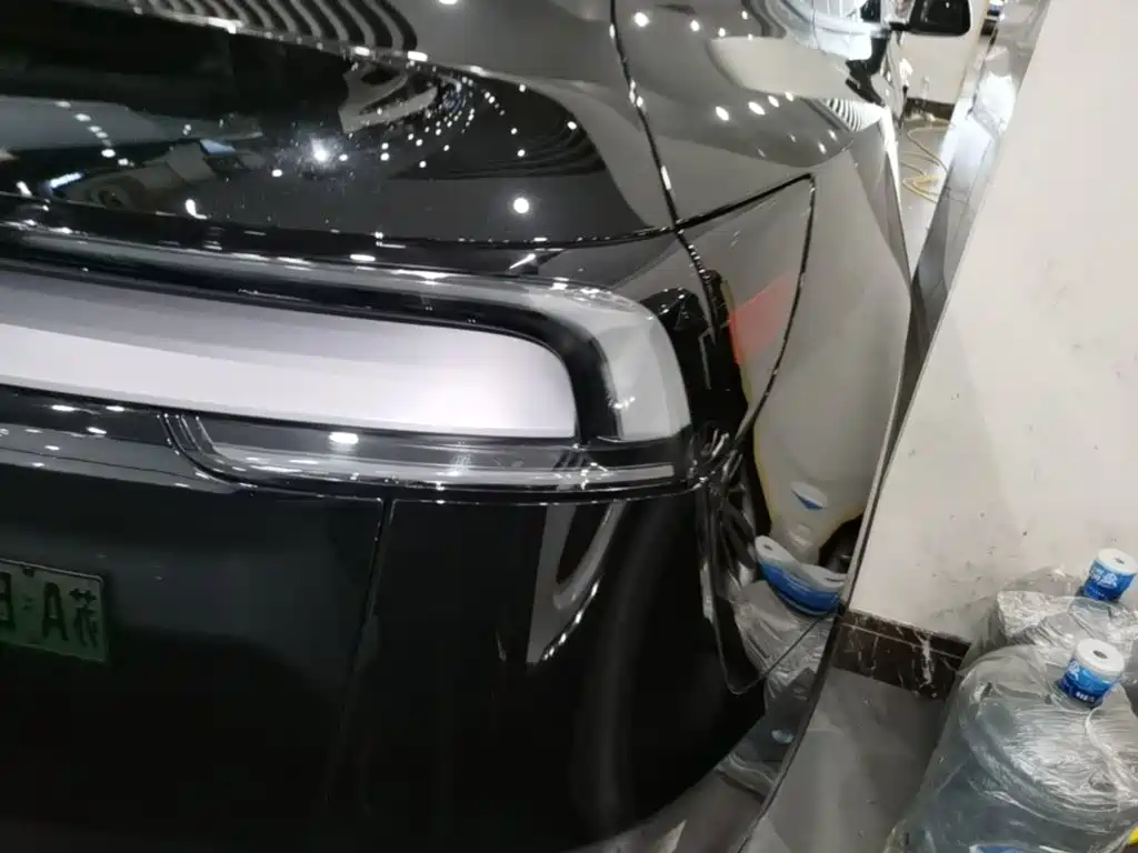 Tesla Model Y — миниатюра 8