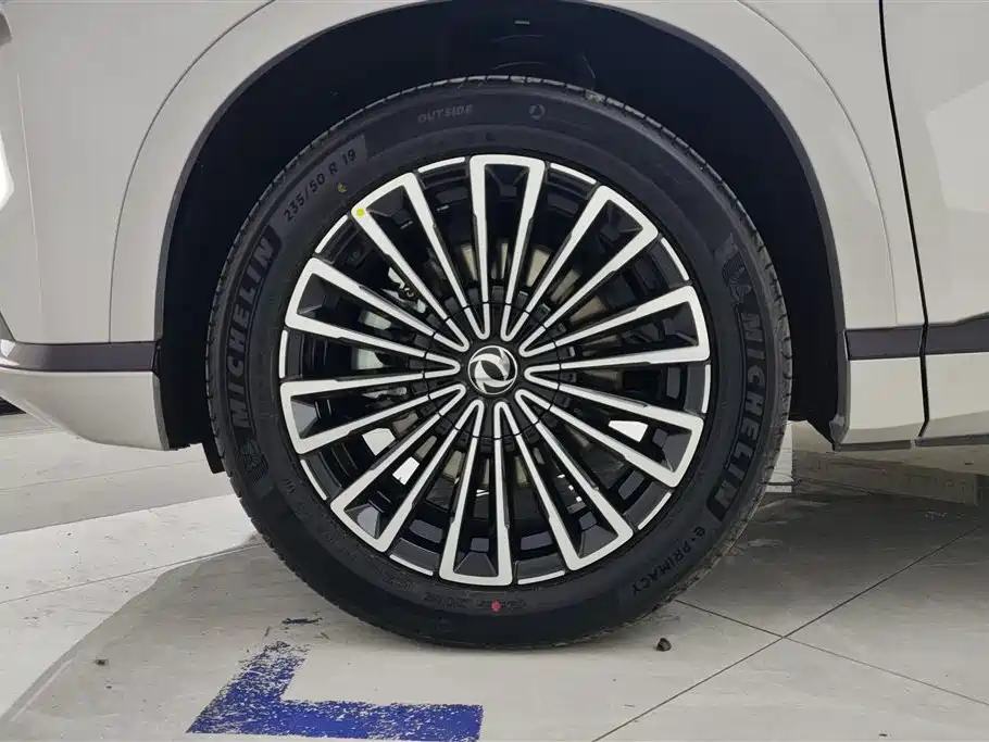 Dongfeng L8 2025 185KM