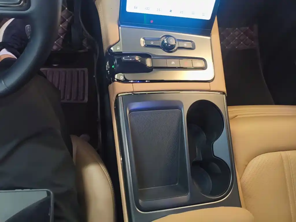 NIO ES6 — миниатюра 14
