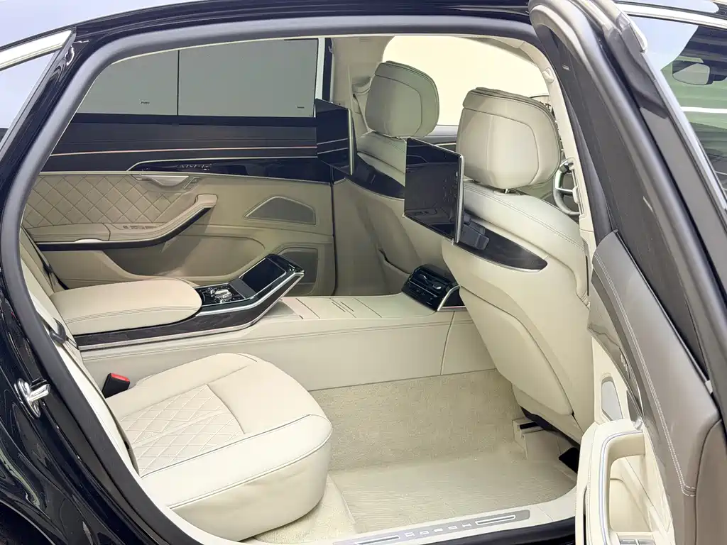 Audi A8 — миниатюра 10