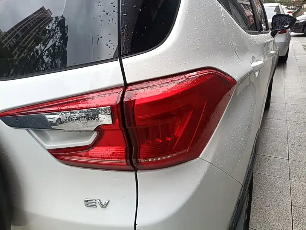 BYD Yuan EV — миниатюра 8
