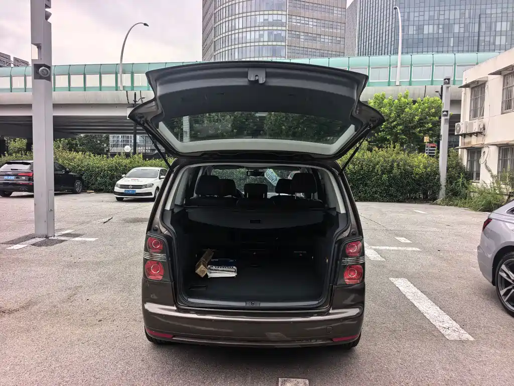 Volkswagen Touran — миниатюра 16