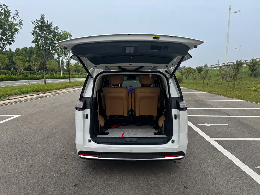 GAC Motor Trumpchi E8 PHEV — миниатюра 8