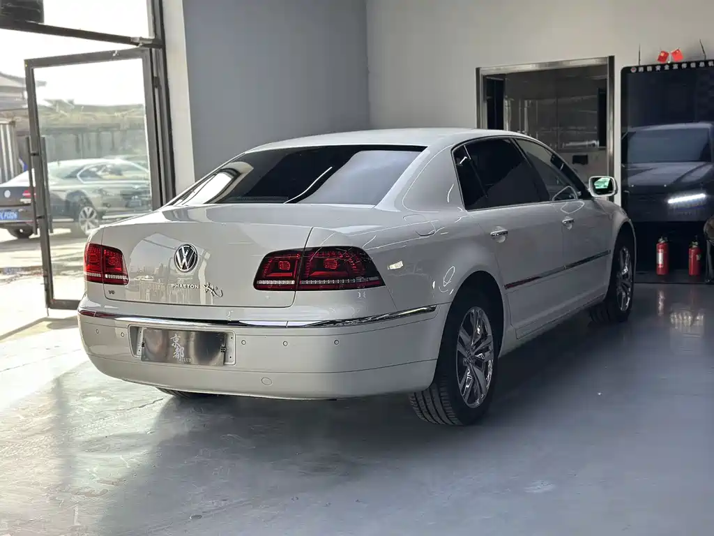 VOLKSWAGEN PHAETON