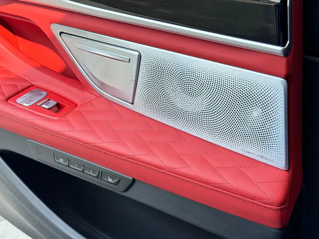 BMW 7 Series — миниатюра 13