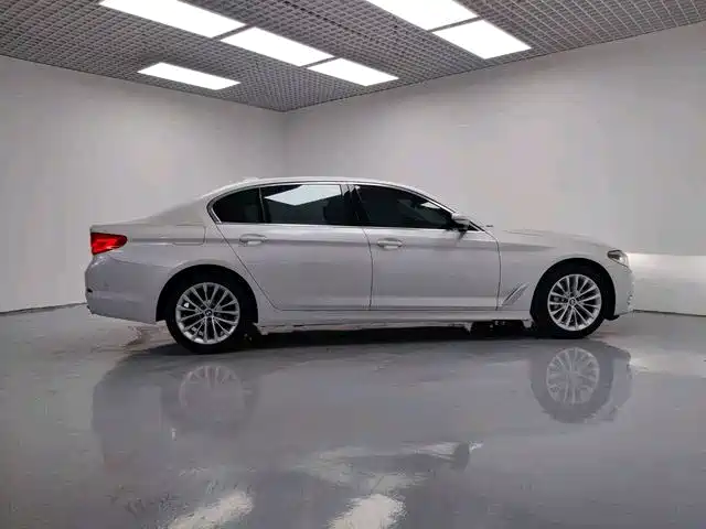 BMW 5 Series — миниатюра 5