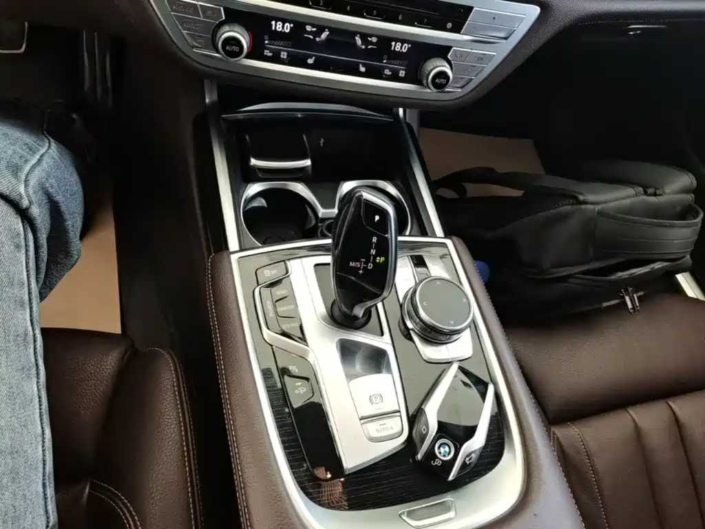 BMW 7 Series — миниатюра 14