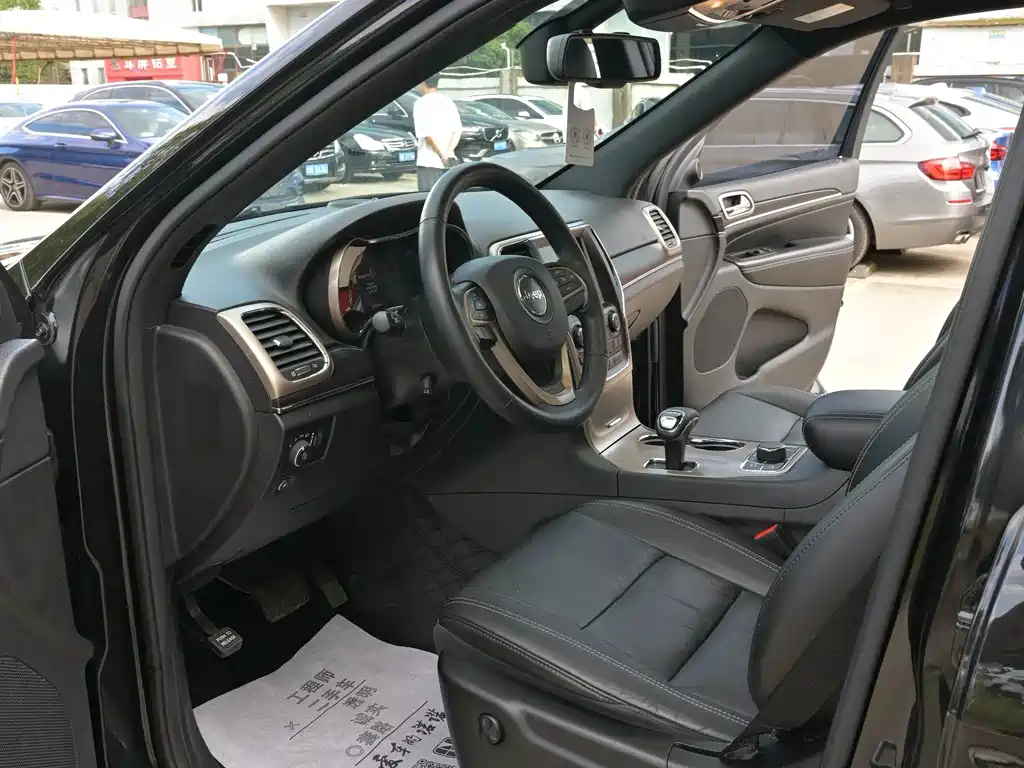 Jeep Grand Cherokee (Import) — миниатюра 8