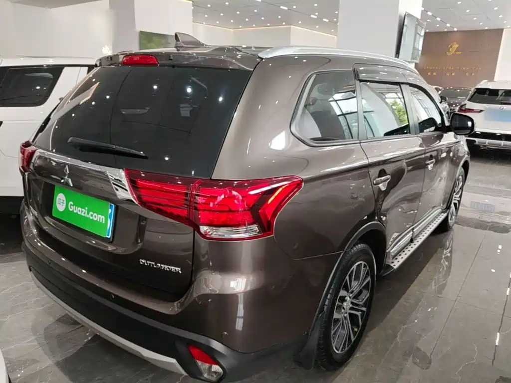 Mitsubishi Outlander — миниатюра 7