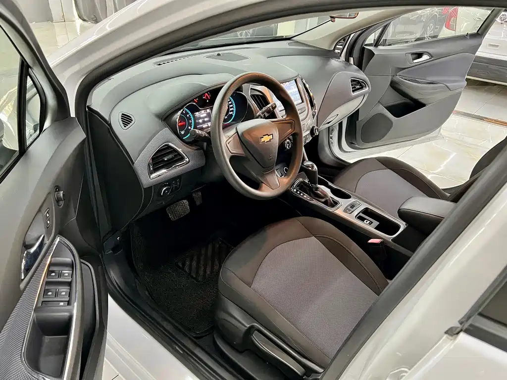 Chevrolet Cruze — миниатюра 10