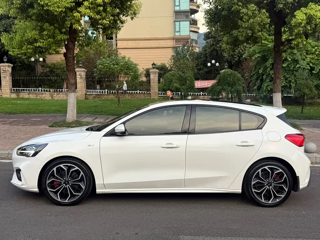Ford Focus — миниатюра 5