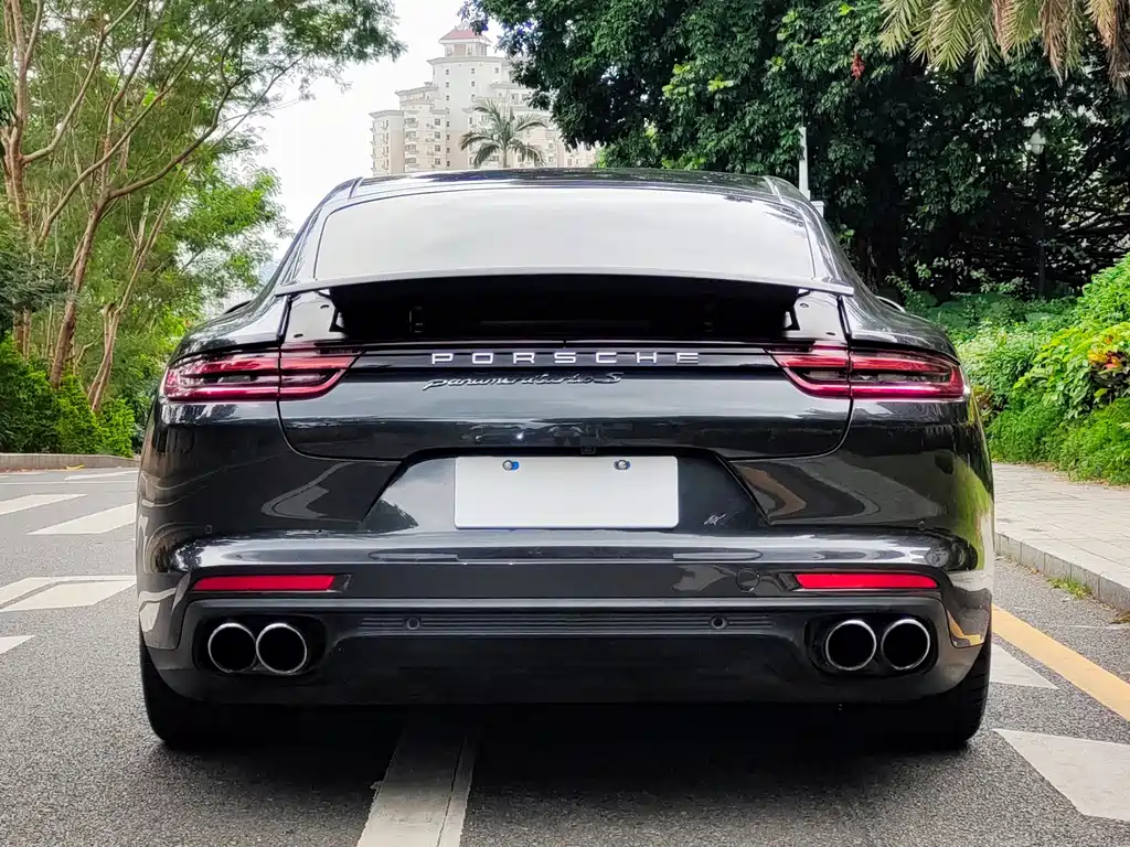 PORSCHE PANAMERA