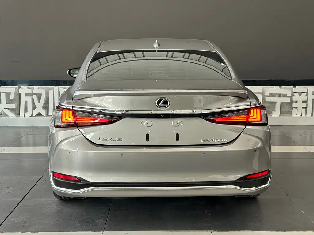 Lexus ES — миниатюра 5