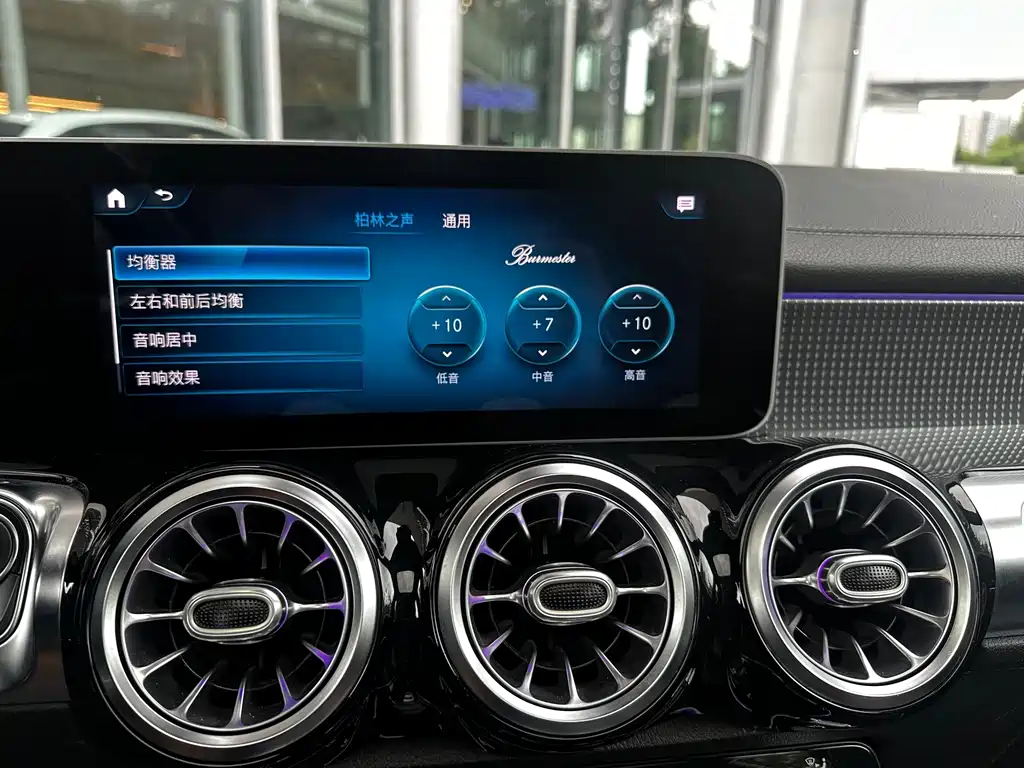 Mercedes-Benz GLB — миниатюра 8
