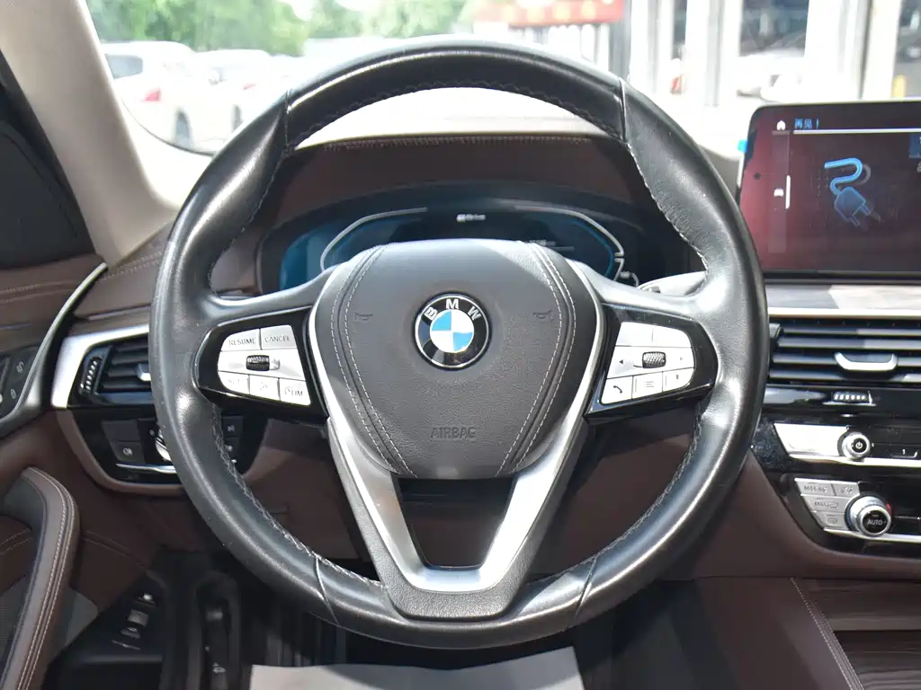 BMW 5 Series New Energy — миниатюра 14