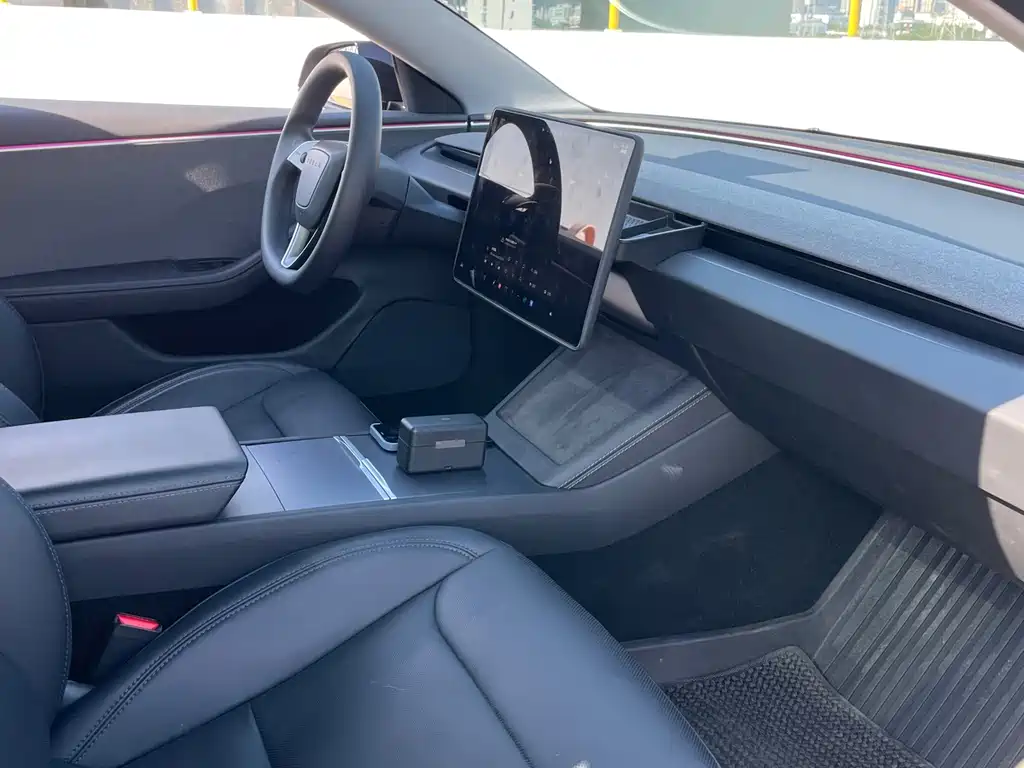 Tesla Model 3 — миниатюра 9