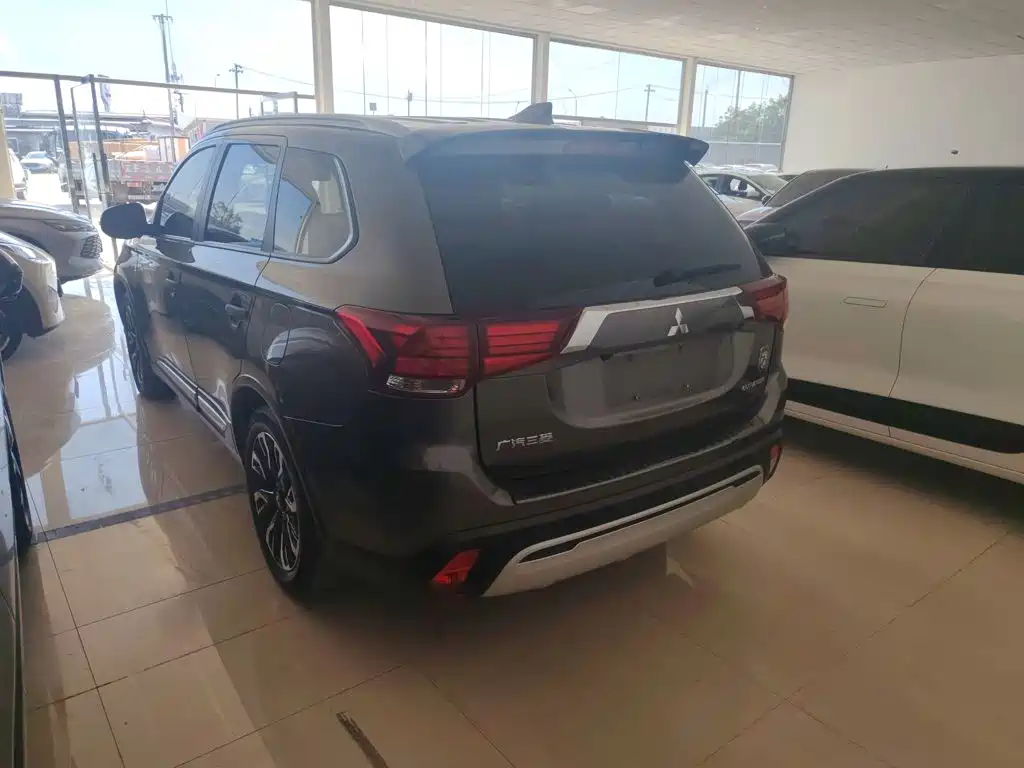 Mitsubishi Outlander — миниатюра 5