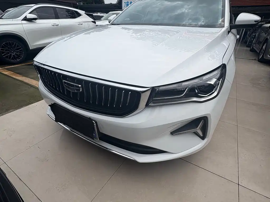 Geely Emgrand 2022