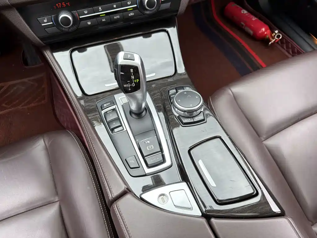 BMW 5 Series — миниатюра 10