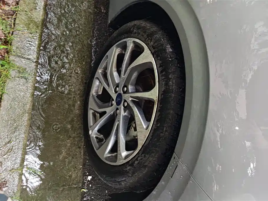 Ford Mondeo 2025 2.0T EcoBoost