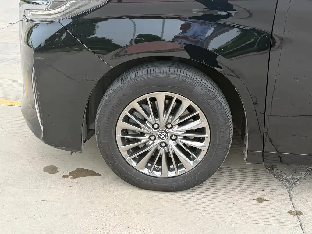 Toyota Alphard — миниатюра 9