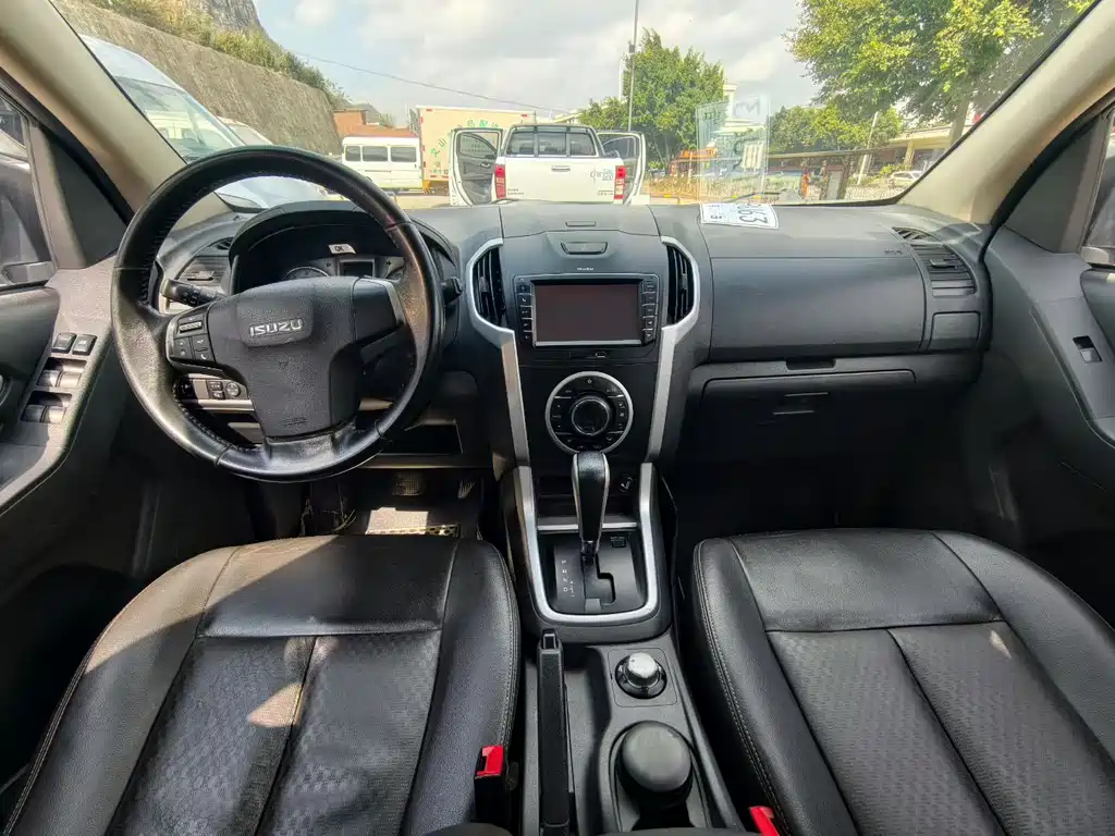ISUZU D MAX