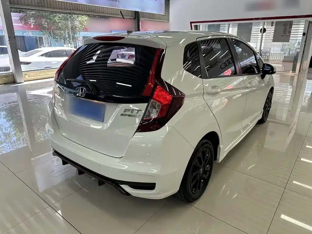 Honda Fit — миниатюра 7
