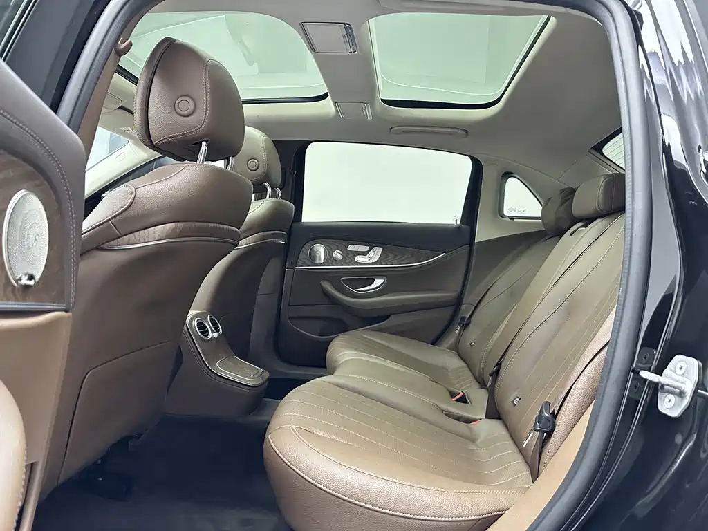 Mercedes-Benz E-Class — миниатюра 11