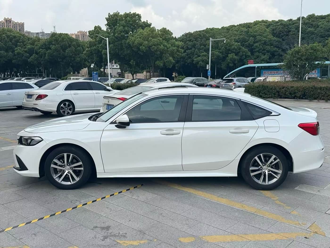 Honda Civic 1.5 л 2022 г. Белый, пробег 40000 км