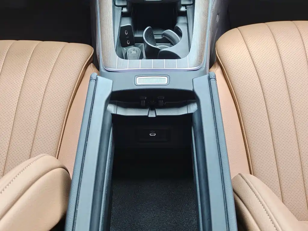 Mercedes-Benz E-Class — миниатюра 21