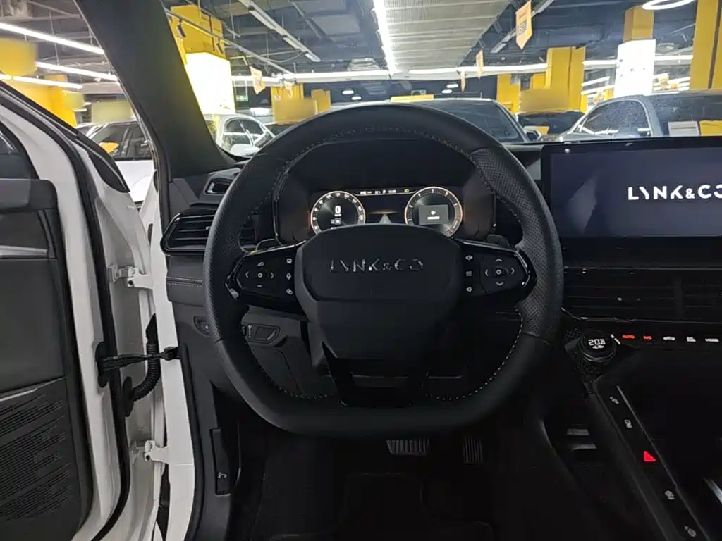 Lynk & Co 06 — миниатюра 11