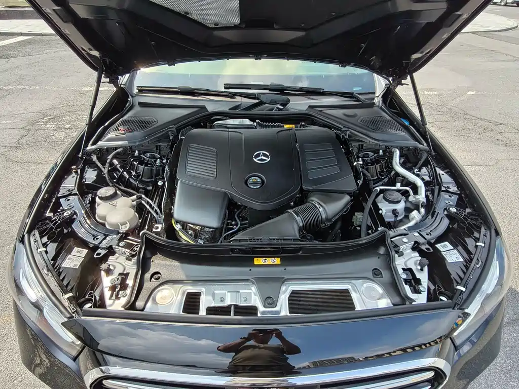 Mercedes-Benz E-Class — миниатюра 13