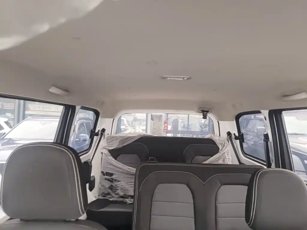 Wuling Hongguang PLUS — миниатюра 18