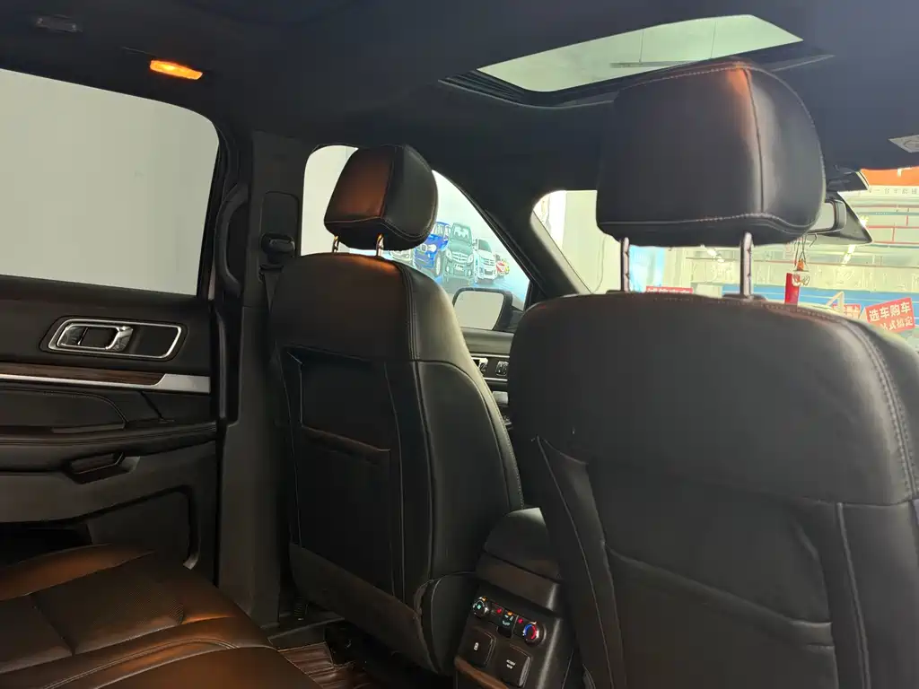 Ford Explorer (Import) — миниатюра 14