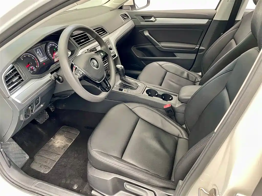 Volkswagen Lamando 2019 230TSI DSG VI