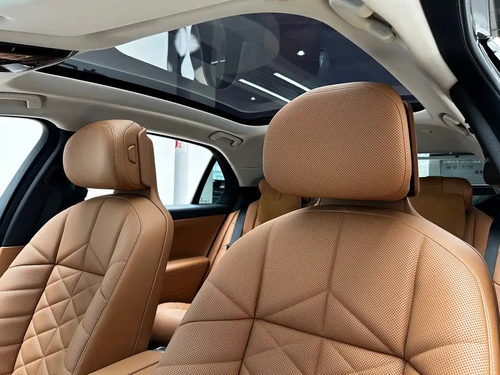 BMW 7 Series — миниатюра 13